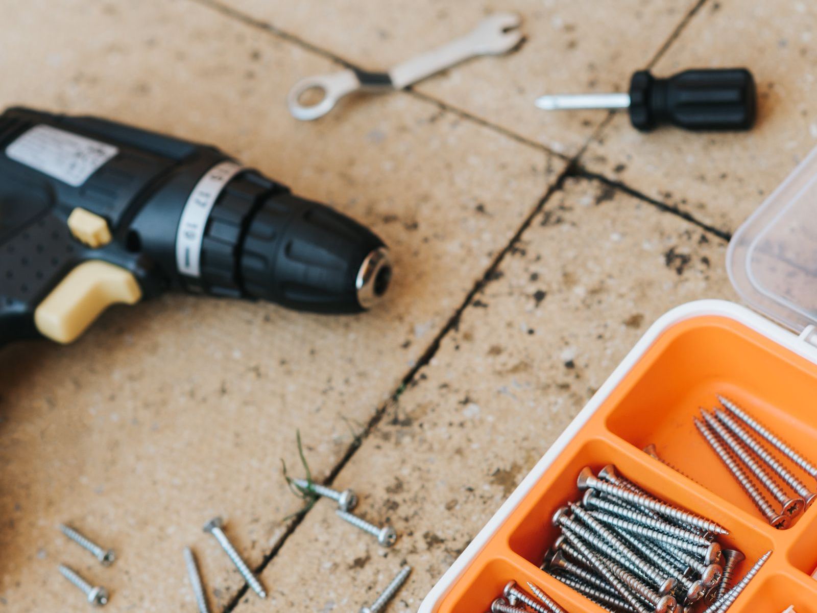 Hand tools and hardware